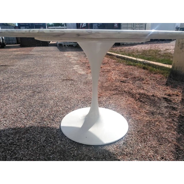 Eero Saarinen Late 20th Century 60" Marble Top Saarinen Style Tulip Dining Table For Sale - Image 4 of 6