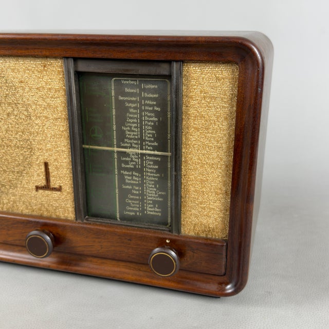 Brown Vintage Swiss Type 2201 Valve Radio in Wood from Paillard For Sale - Image 8 of 17