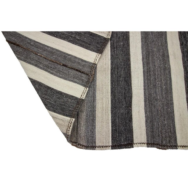 Mid 20th Century 1960s Vintage Modern Kilim Rug- 4′11″ × 7′8″ For Sale - Image 5 of 7