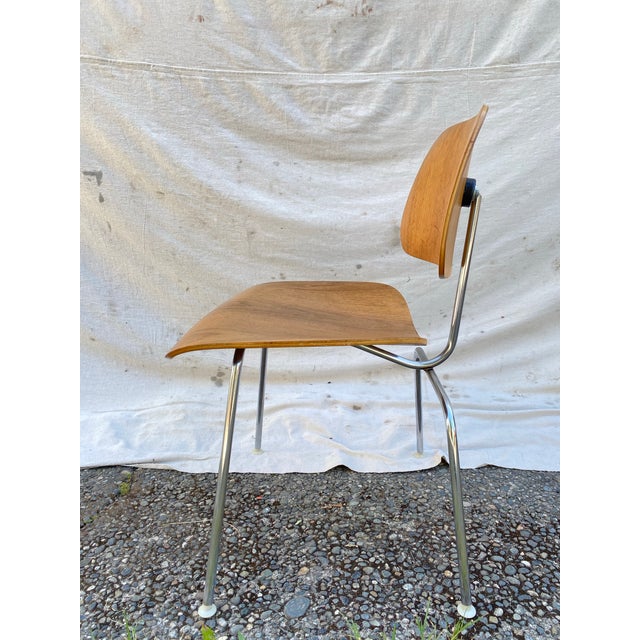 Mid-Century Modern Attributed Charles & Ray Eames for Herman Miller DCM Dining Chair, 1950s–1960s, Molded Birch Plywood For Sale - Image 3 of 12