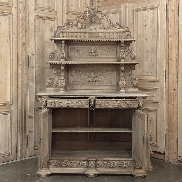 19th Century French Renaissance Hunt Buffet in Stripped Oak For Sale - Image 14 of 18
