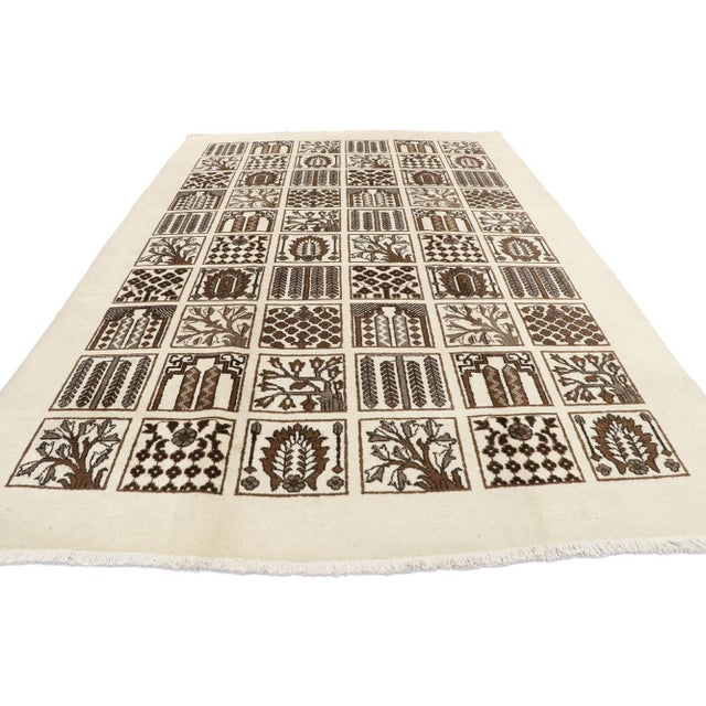 Mid-Century Modern Vintage Persian Bakhtiari Rug - 06'09 X 10'01 For Sale - Image 3 of 8