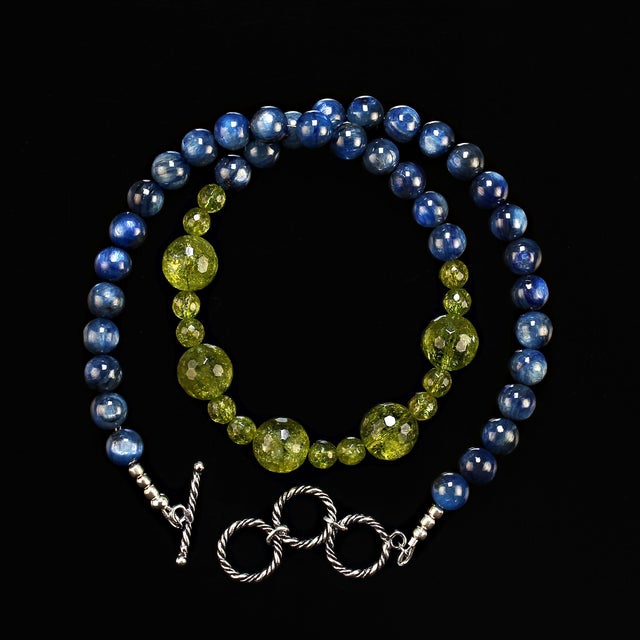 Peridot and Kyanite Necklace For Sale - Image 4 of 6