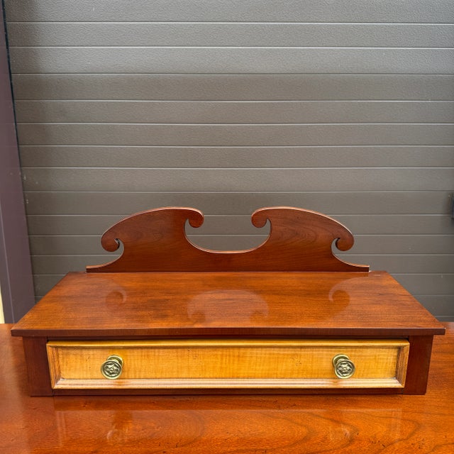 Late 20th Century Sheraton Mahogany and Tiger Maple 5 Drawer Chest With Dresser Top Box For Sale In Philadelphia - Image 6 of 15