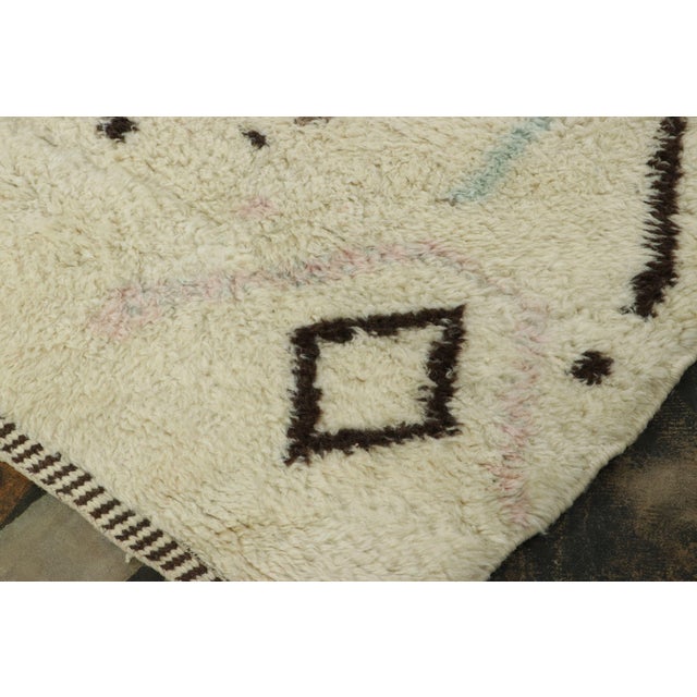 Traditional Vintage Moroccan Rug, White With Bold Brown Primitivist Geometry - Rug & Kilim For Sale - Image 3 of 7