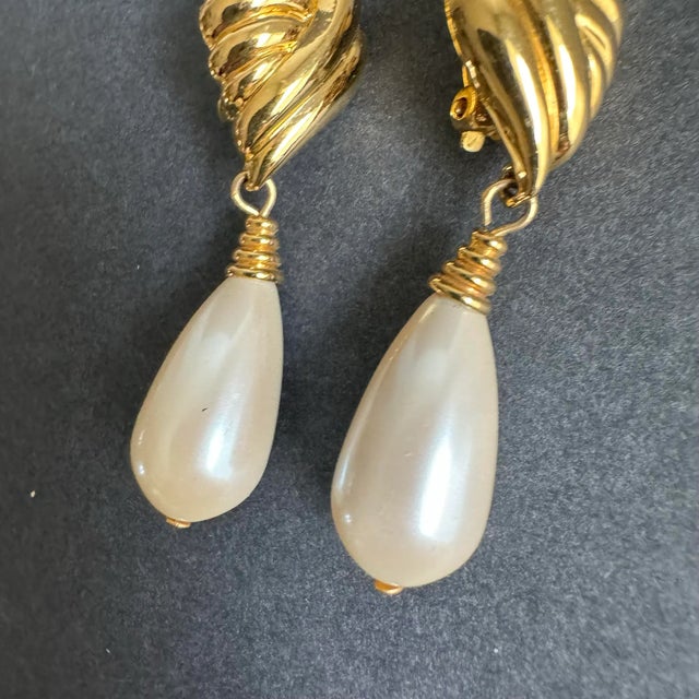 Vintage Gold Tone Faux Pearl Teardrop Earrings Clip on Wedding Bridal Classic Elegant For Sale - Image 4 of 8