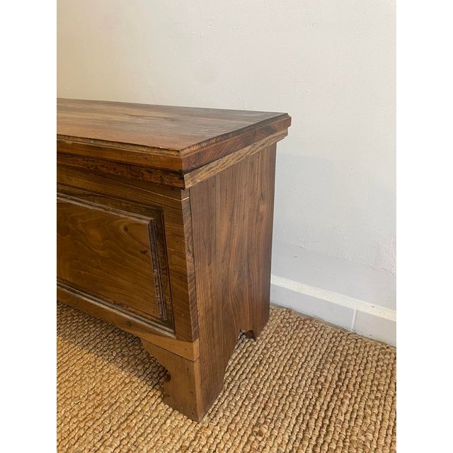 Antique French Trunk in Wood, in Good conditions. Designed 1890 to 1919