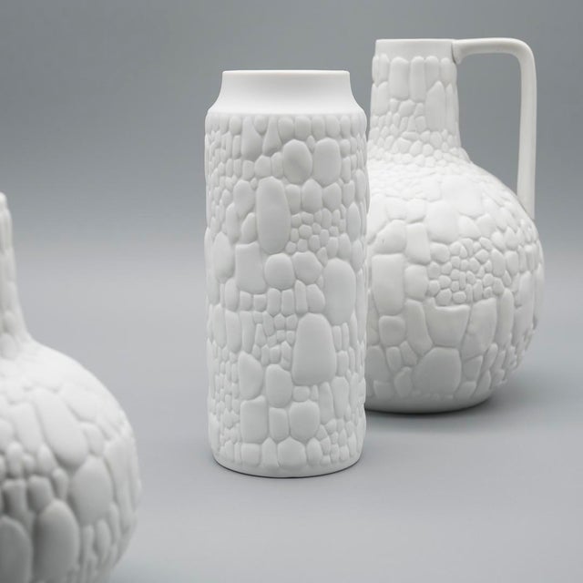 Reptile Relief Bisque Porcelain Vases by Manfred Frey for AK Kaiser, Germany, 1970s, Set of 3 For Sale - Image 3 of 18
