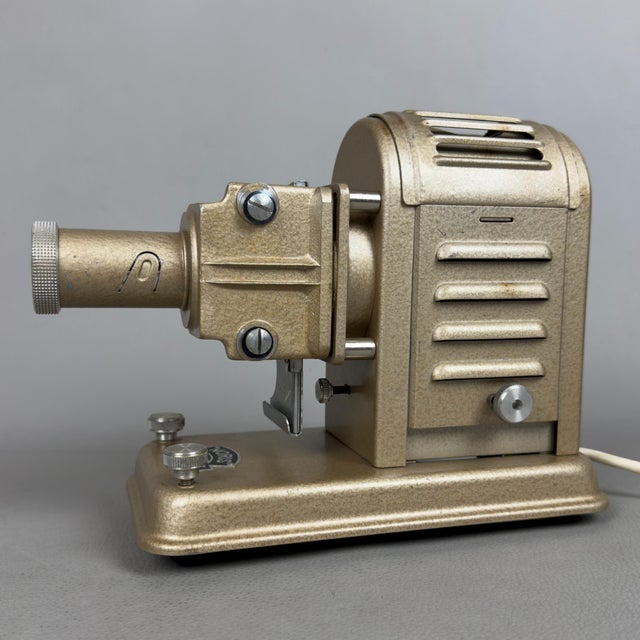Noris Trumpf Slide Projector with Working Case For Sale - Image 5 of 17