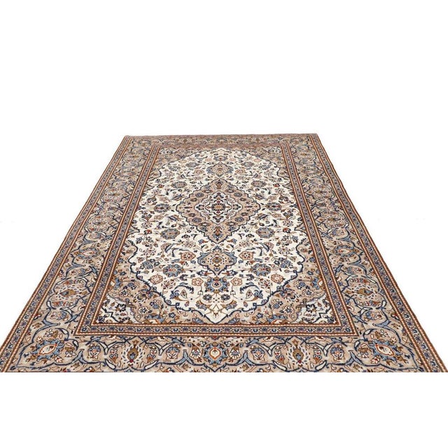 Middle Eastern Rug in Pure Wool For Sale - Image 4 of 11