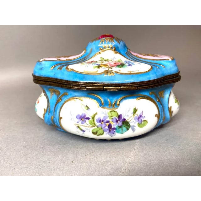 1840s French Sèvres Louis XVI Turquoise Porcelain Box For Sale - Image 10 of 15