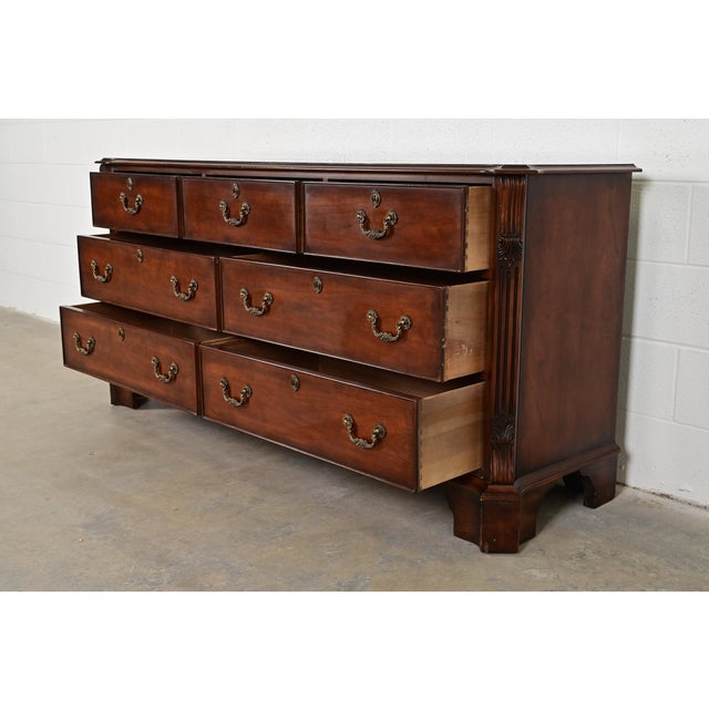Henredon Georgian Carved Mahogany Seven-Drawer Dresser or Credenza For Sale In South Bend - Image 6 of 13