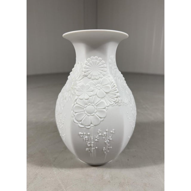 1960s White Bisque Porcelain Vase from AK Kaiser, 1960s For Sale - Image 5 of 12