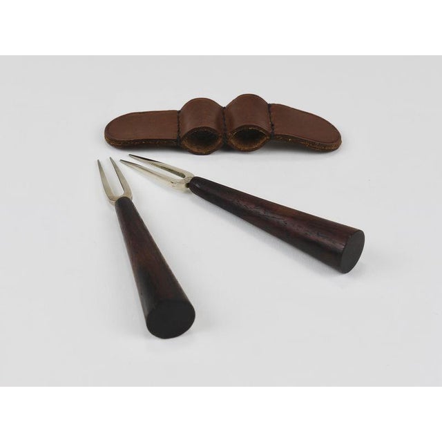 Brown Brass Corn Cob Skewers with Leather Holder attributed to Carl Auböck, Vienna, Austria, 1930s, Set of 2 For Sale - Image 8 of 10