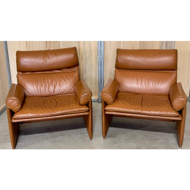 Modern Pair Saddle Brown Leather Lounge Chairs by Giovanni Offredi for Saporiti, 1970s For Sale - Image 3 of 7