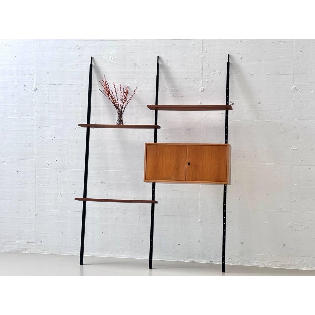 An elegant telescopic wall shelf from the 1960s with a delicate construction and timeless mid-century aesthetic. The...