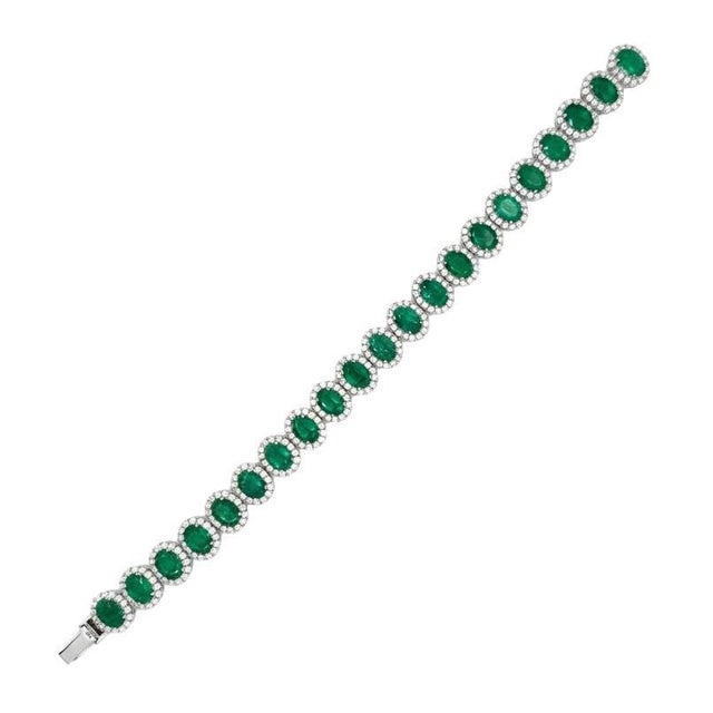 Contemporary 18k White Gold Emerald & Diamond Bracelet For Sale - Image 3 of 4