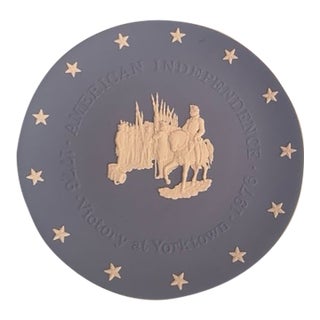Wedgwood Jasperware American Bicentennial 1976 Plate Yorktown Virginia For Sale