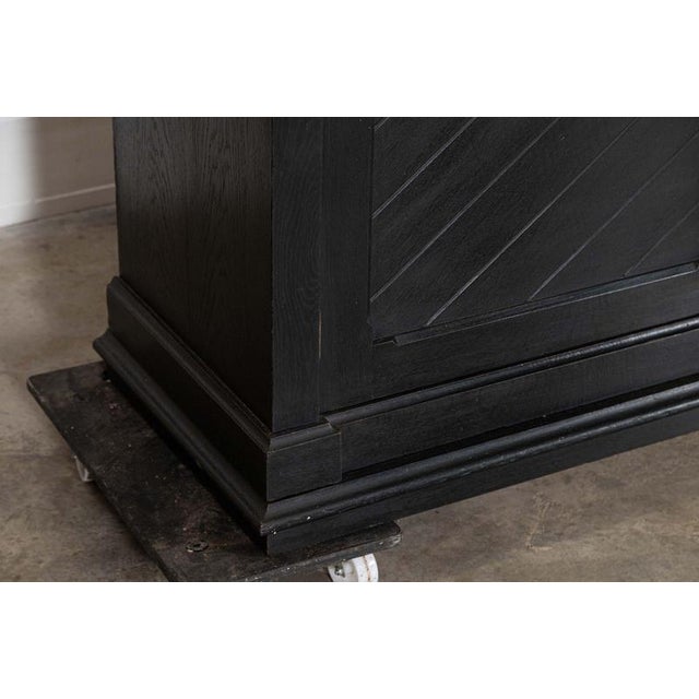 Large 19th Century English Ebonised Oak Glazed Bookcase, 1880s For Sale - Image 15 of 17