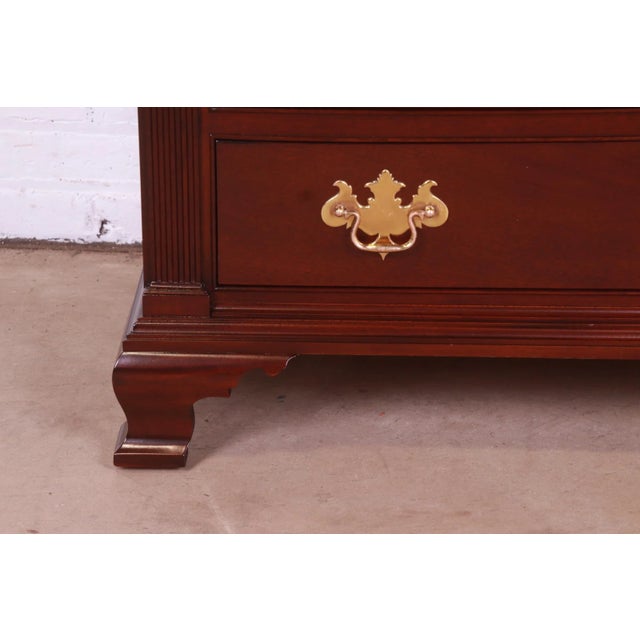 Brown Stickley Colonial Williamsburg Georgian Mahogany Chest of Drawers, Newly Restored For Sale - Image 8 of 13