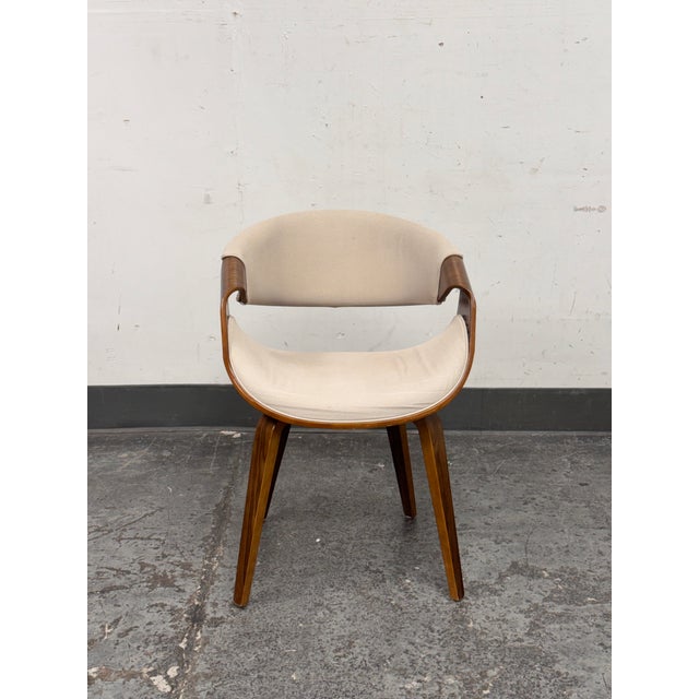 Design Plus Gallery presents a Curvo Accent Chair from LumiSource. This chair pairs a sculptural bentwood frame has an...