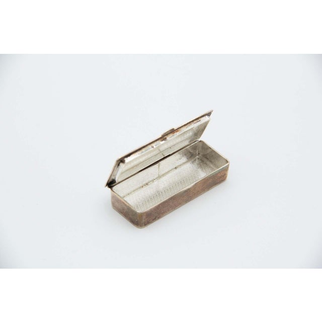 Plain Silver Rectangular Pill Box, in Good conditions. Designed 1980 to 1989