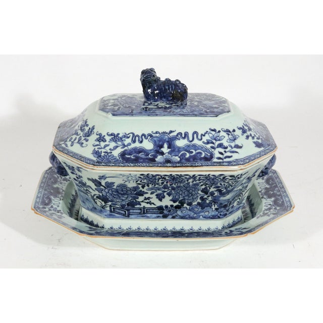 Chinese 18th-Century Chinese Export Blue & White Porcelain Soup Tureen, Cover & Stand For Sale - Image 3 of 17