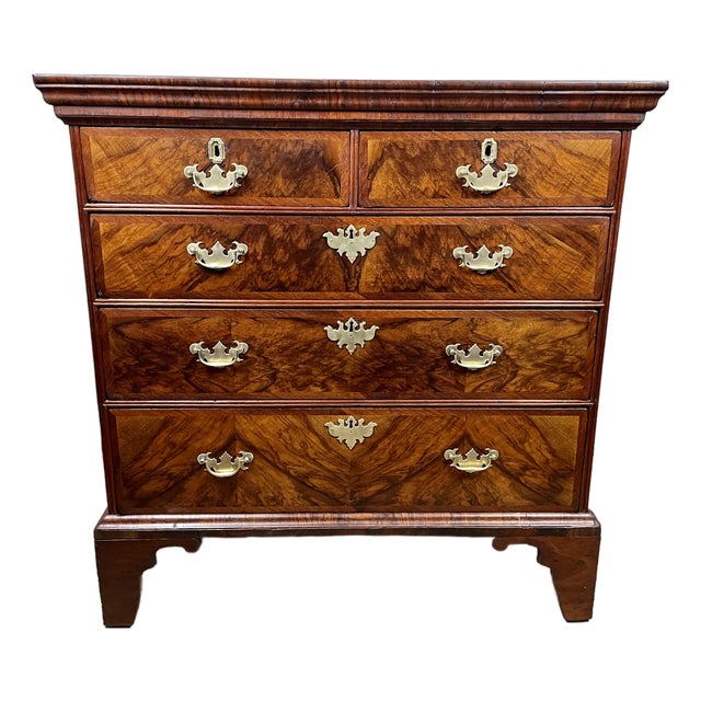 Early 18th Century English Walnut Chest of Drawers, C. 1700–1725 For Sale