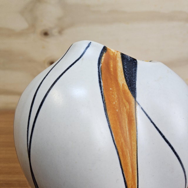 White Modernist Ceramic Vase by Georg Schmider for Zeller Keramik, West Germany, 1950 For Sale - Image 8 of 15