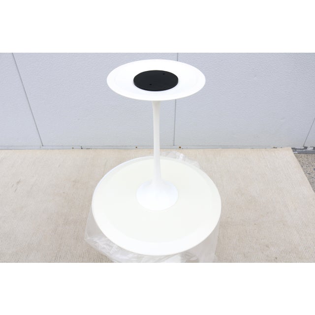 Mid-Century Modern Knoll Eero Saarinen 20" Round White Tulip Side Tables, a Pair For Sale - Image 16 of 18