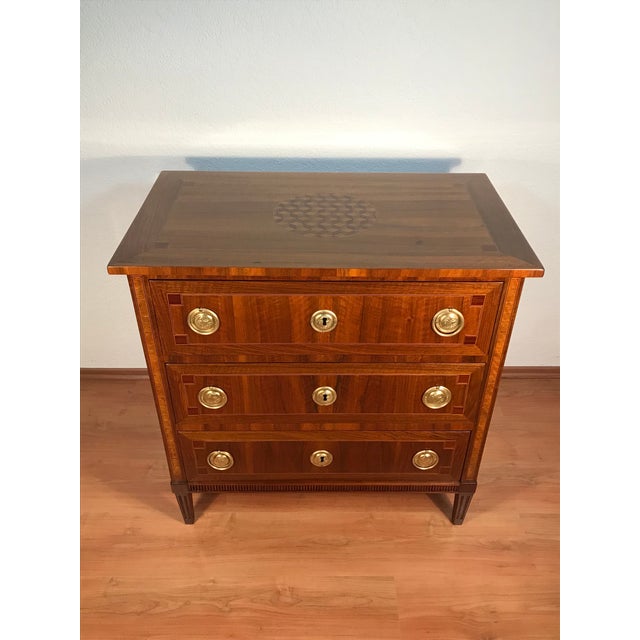 Small Louis XVI Chest of Drawers, Cube Marquetry, Germany 1780 For Sale - Image 10 of 10