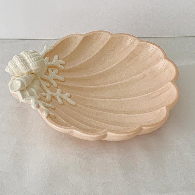 Vintage Fitz & Floyd ceramic seashell coquille shape trinket dish serving bowl in blush pink with white Trompe l’œil Sea...