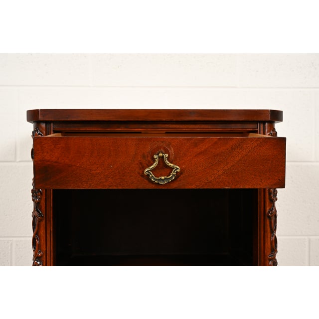 Wood Century Furniture Georgian Carved Mahogany Nightstand or Bedside Table, Circa 1950s For Sale - Image 7 of 17
