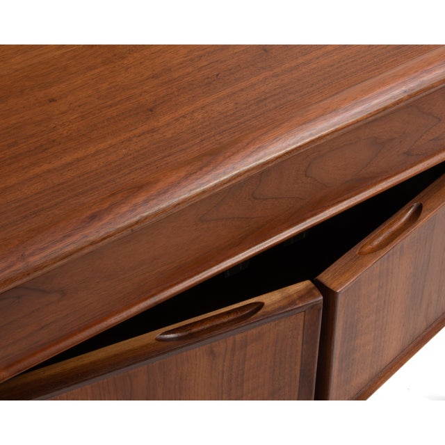 Mid Century Barney Flagg Drexel Parallel Walnut End Table Nightstand 1961 For Sale - Image 11 of 13