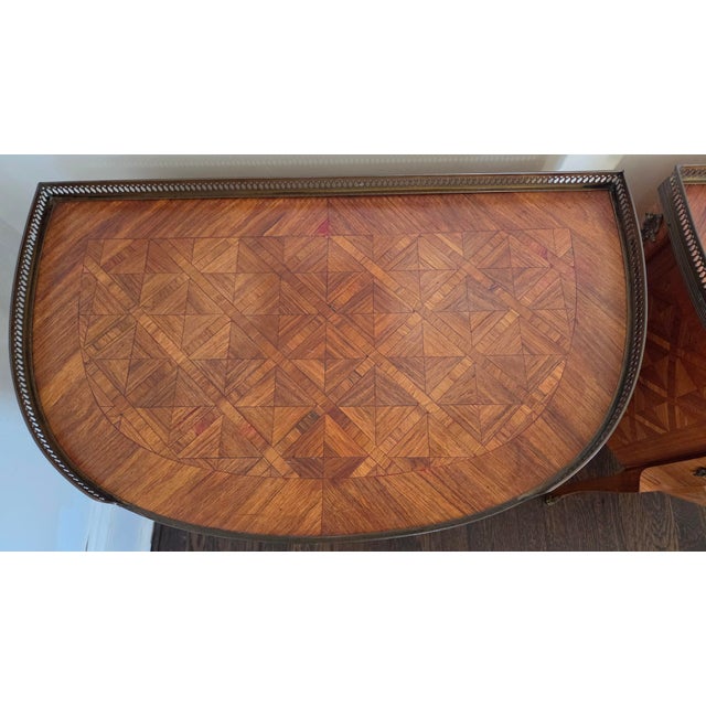 French Late 20th Century Italian Louis XV–Style Parquetry Three-Drawer Nightstands by Fratelli Romanò — A Pair For Sale - Image 3 of 18