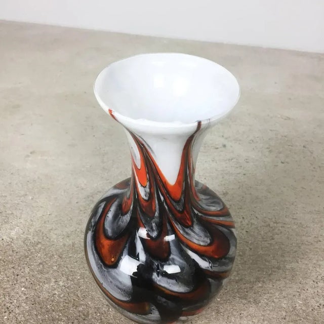 1970s Vintage Opaline Florence Vase from Carlo Moretti, Italy, 1970s For Sale - Image 5 of 9