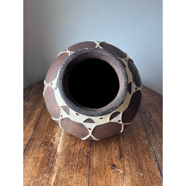 Native American Art Vintage Tarahumara Raramuri Pottery Vase Handmade Native American/Mexican Vessel 11" Height For Sale - Image 4 of 12