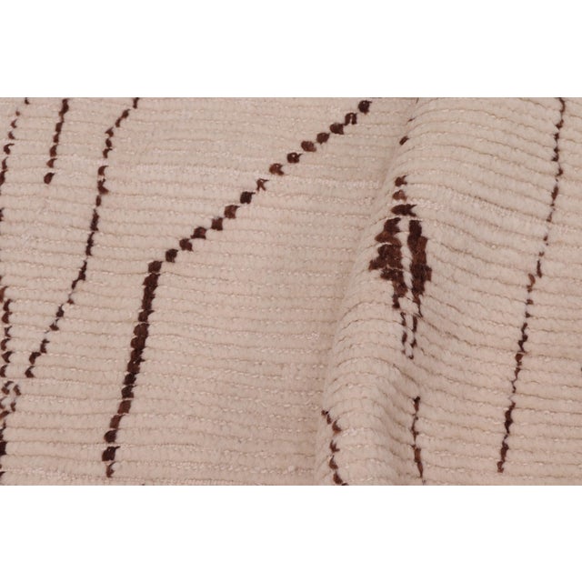 Textile Boho Chic Beige/Brown High Low Wool Rug - 7'9'' X 10'5'' For Sale - Image 7 of 9
