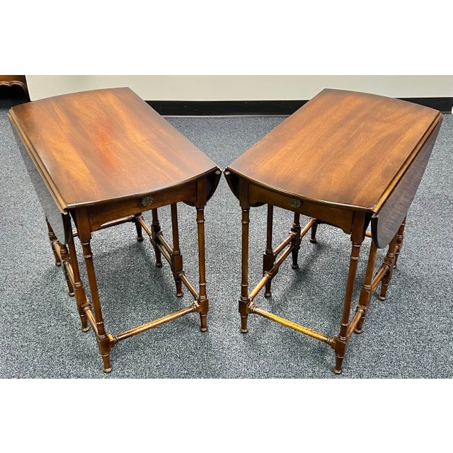Statton Furniture Statton Private Collection Warfield Mahogany Gate Leg Side Tables - A Pair For Sale - Image 4 of 11