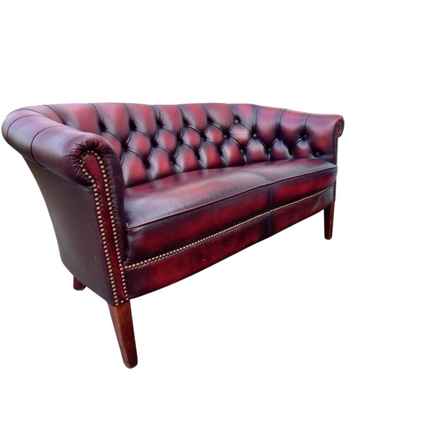 Chesterfield Group 2+2+1 in Red Leather, Set of 3 For Sale - Image 4 of 6