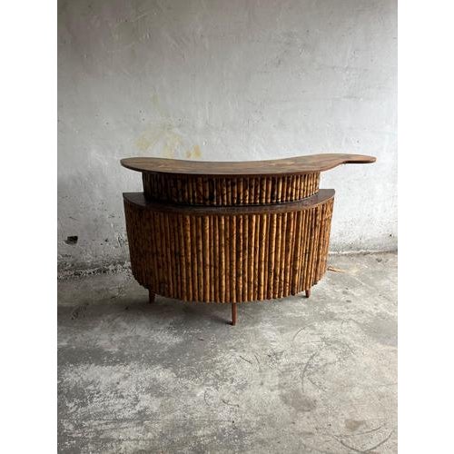 Introduction Exceptional handcrafted bamboo tiki bar set, consisting of a sculptural bar and four matching stools. This...