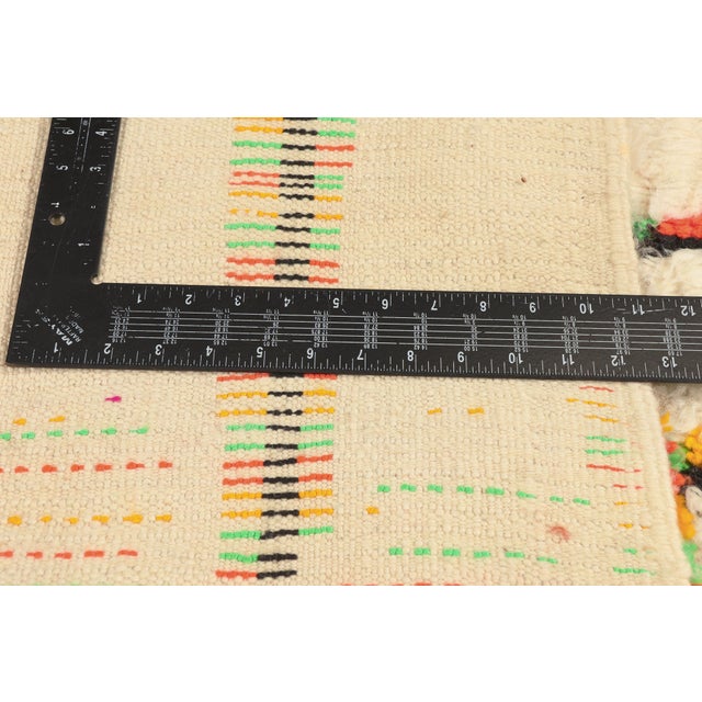Textile Vintage Azilal Moroccan Rug, 05'00 X 09'09 For Sale - Image 7 of 10