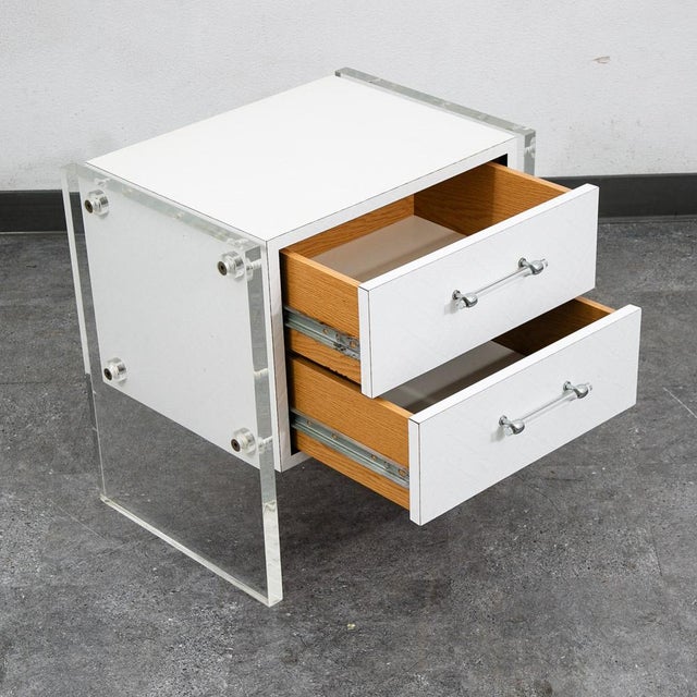 Mid Century Modern Nightstand 2 Drawers Lucite White 1970s Vintage Groovy Retro For Sale - Image 9 of 12