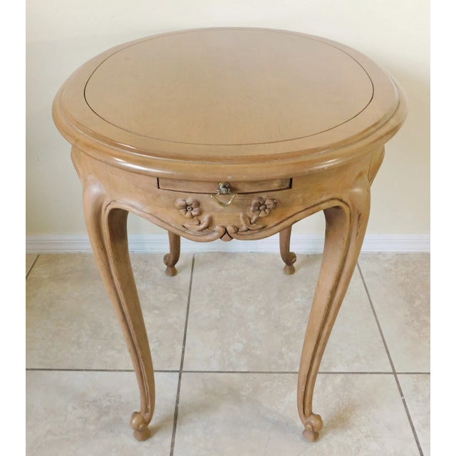 Vintage Oval Carved Wood Floral Side/End Accent Table W/ Pull Out Drink Trays For Sale - Image 9 of 12