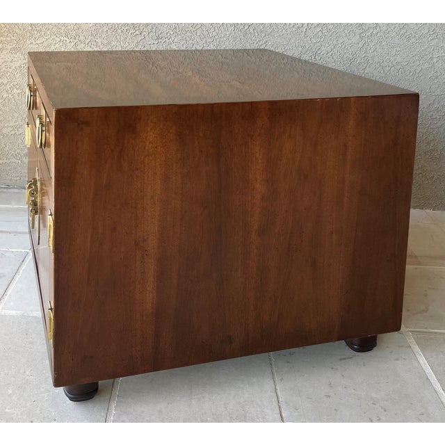 Wood Circa 1970 Henredon Fine Furniture Chinoiserie-Style Mahogany Bedside / Chairside Commode For Sale - Image 7 of 18