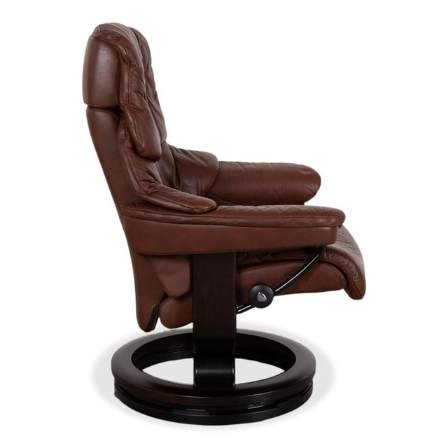 Set of Leather Reno Recliner and Ottoman with Manual Function from Stressless For Sale - Image 15 of 18