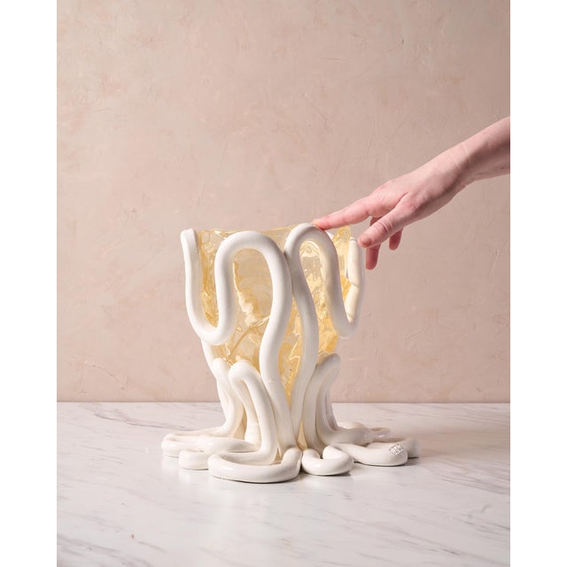 Sculptural Postmodern “Indian Summer Vessel” Vase by Gaetano Pesce for Fish Design in White and Amber Polyurethane Resin For Sale - Image 11 of 14