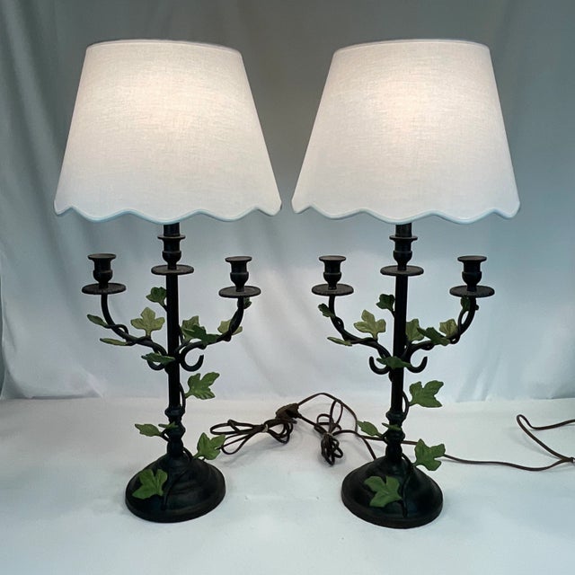 1980s 1985 Vintage Maitland-Smith French Bouillotte Style Cast Iron Table Lamp With Leaves - A Pair, Attributed, Artist Signed For Sale - Image 5 of 12