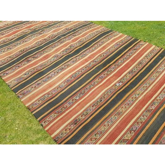 1970s Vintage Handmade Turkish Flatweave Kilim Rug - 5′8″ × 10′11″ For Sale In Philadelphia - Image 6 of 10