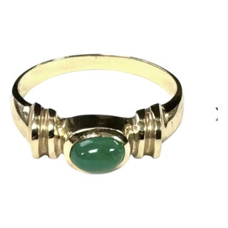 14k Gold and Oval Jadeite Cabochon Ring For Sale
